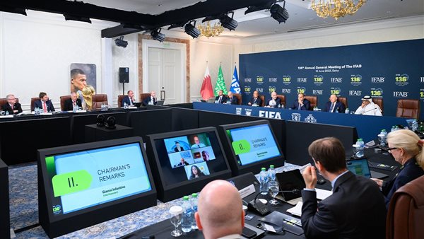 مجلس الاتحاد الدولى لكرة القدم يقر رسميًا قاعدة «التبديلات الخمسة»